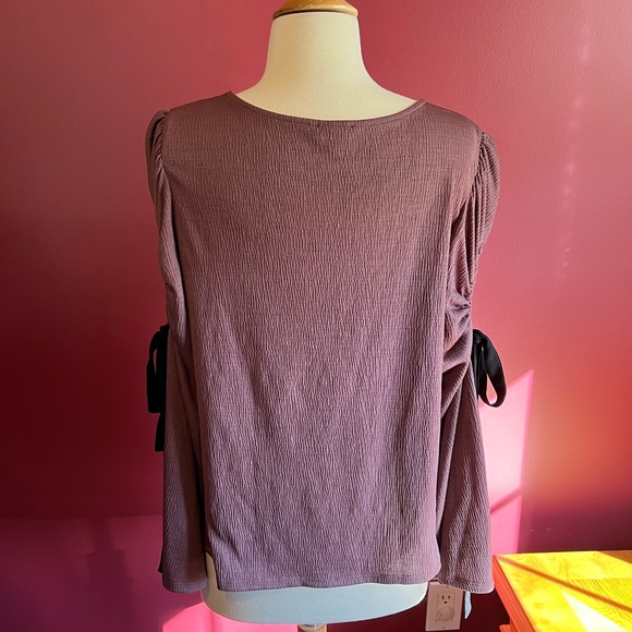 Express mauve top with cut outs on sleeves that tie sz S - Picture 4 of 10